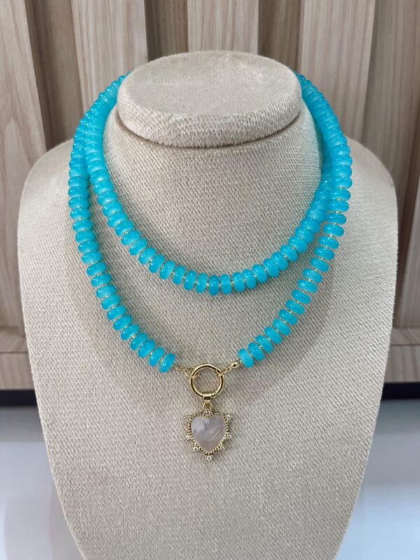 Collar doble piedras azules y dijes variados