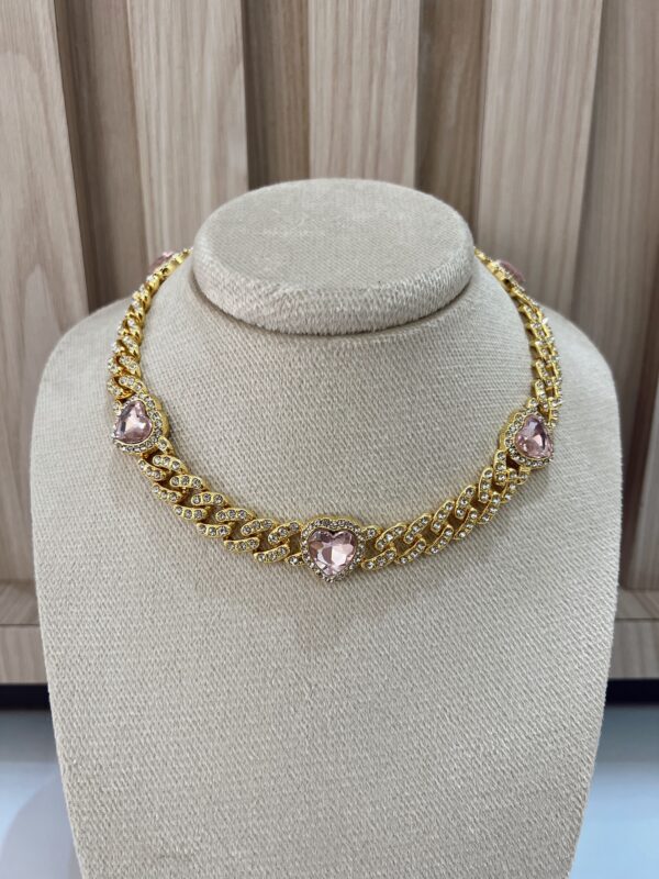 Collar brillante dorado corazones rosados