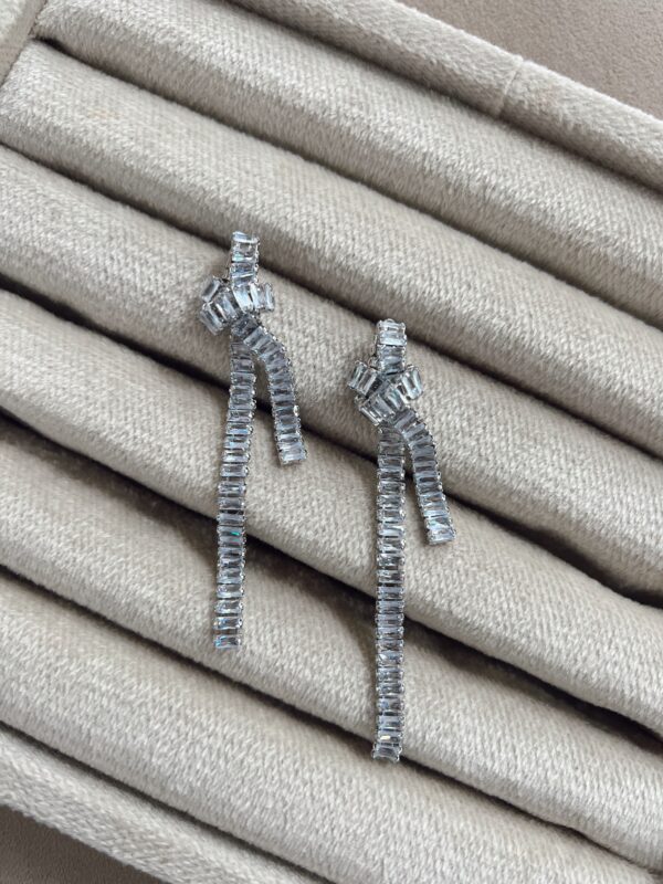 Zarcillo strass plateado