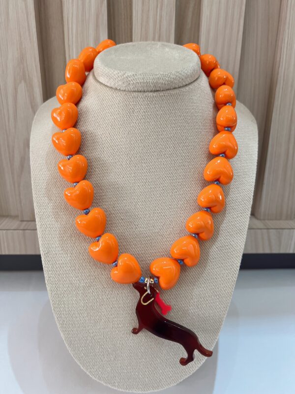 Collar corazones y perro salchicha - Imagen 3