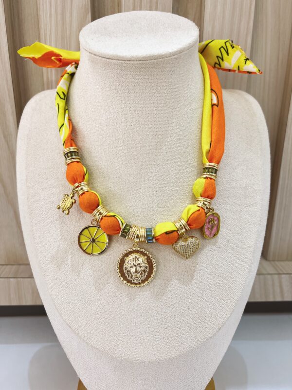 Collar bandana amarilla y naranja multidije