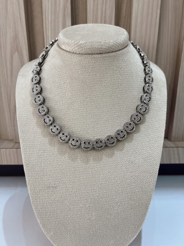 Collar brillante caritas plateado
