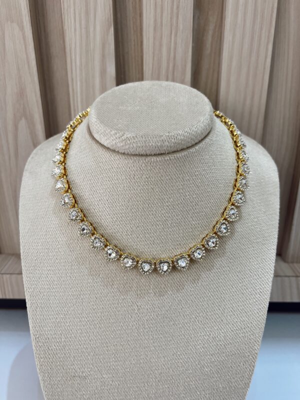 Collar corazones brillantes dorado