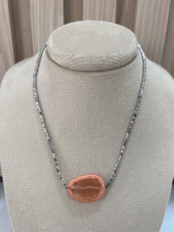 Collar colores y piedras - Imagen 6