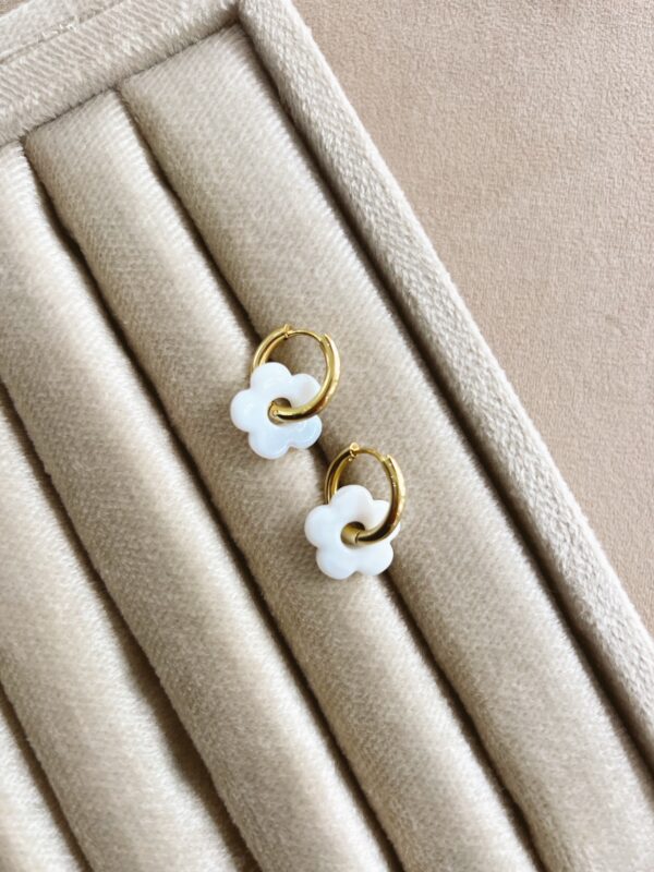 Argollas flor blanca