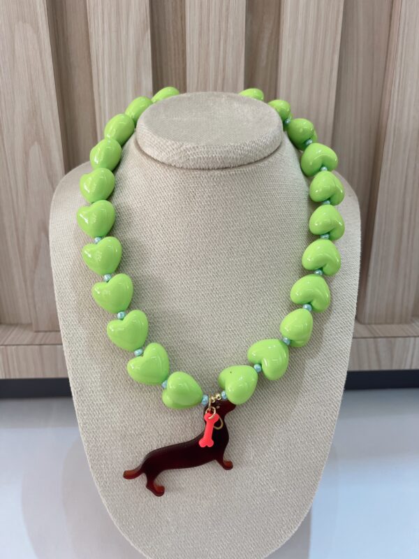Collar corazones y perro salchicha - Imagen 2